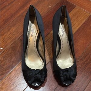 Black Heels with Peep-Toe Design and Decorative Detail